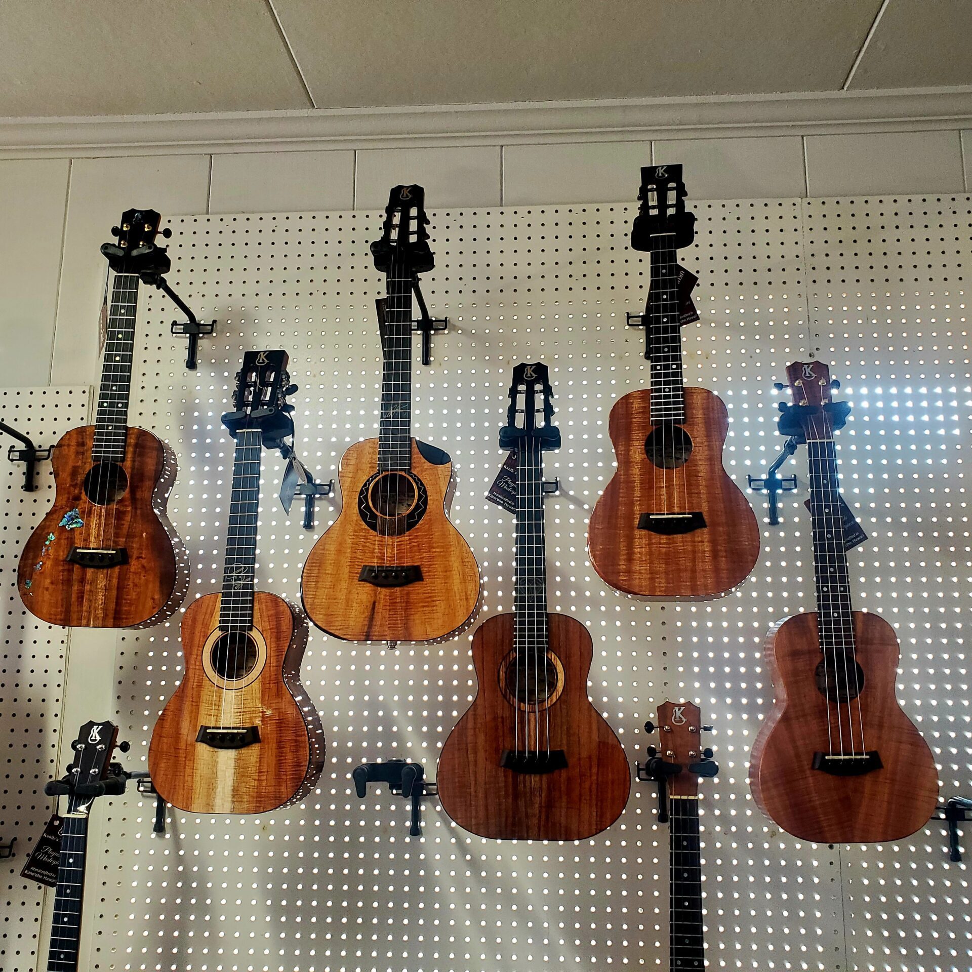 scottys-music-kauai-ukuleles